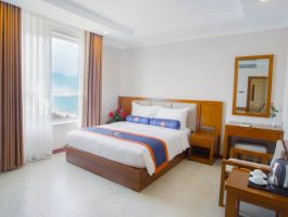 Deluxe Partial Sea View 