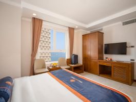 Deluxe Partial Sea View 3