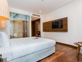 Deluxe Hướng Phố