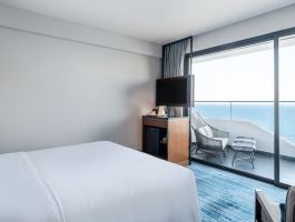 Deluxe Corner Ocean View with Balcony