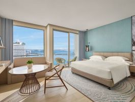 1 King Bed/ 2 Twin Beds Ocean View