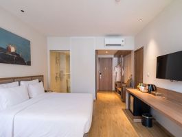 Khu Spring  Premium Wooden Deluxe (5)