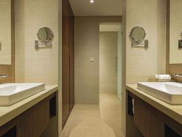 Maximilan-Penhouse-Bathroom1