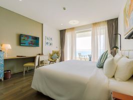 Premium-Ocean-View-King-Bed-1-2MB