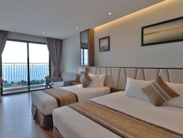 Senior Deluxe Seaview Triple1