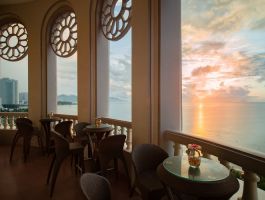 Sunrise Nha Trang Beach Hotel & Spa