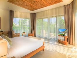 Luxury Villa Pool Side3