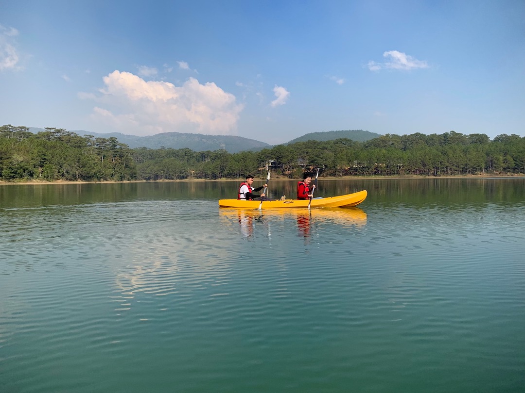 Dịch vụ chèo thuyền Kayak tại Dalat Edensee